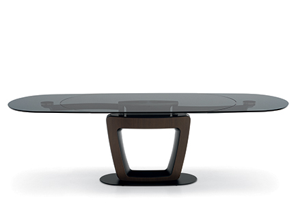 ORBITAL chair by Calligaris featuring rounded backrest and sleek metal legs.