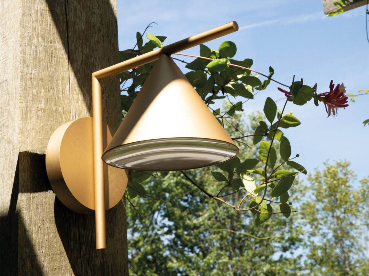 Flos Captain Flint W1 for outdoor use, featuring a sleek cone-shaped shade and directional LED lighting.
