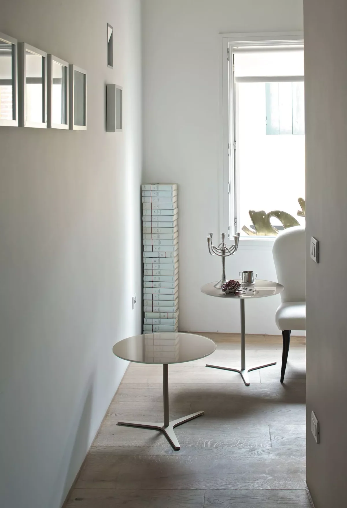 Reimagine your Royal Oak living space with the Propeller chair by Bontempi—sleek Italian luxury seating that blends style, comfort, and modern flair.