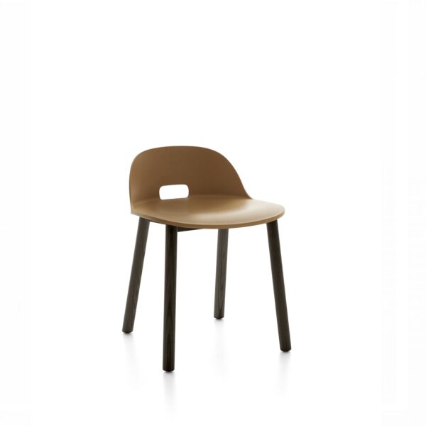 Alfi Chair, low back design, crafted from reclaimed polypropylene and wood fiber, with ash wood legs.