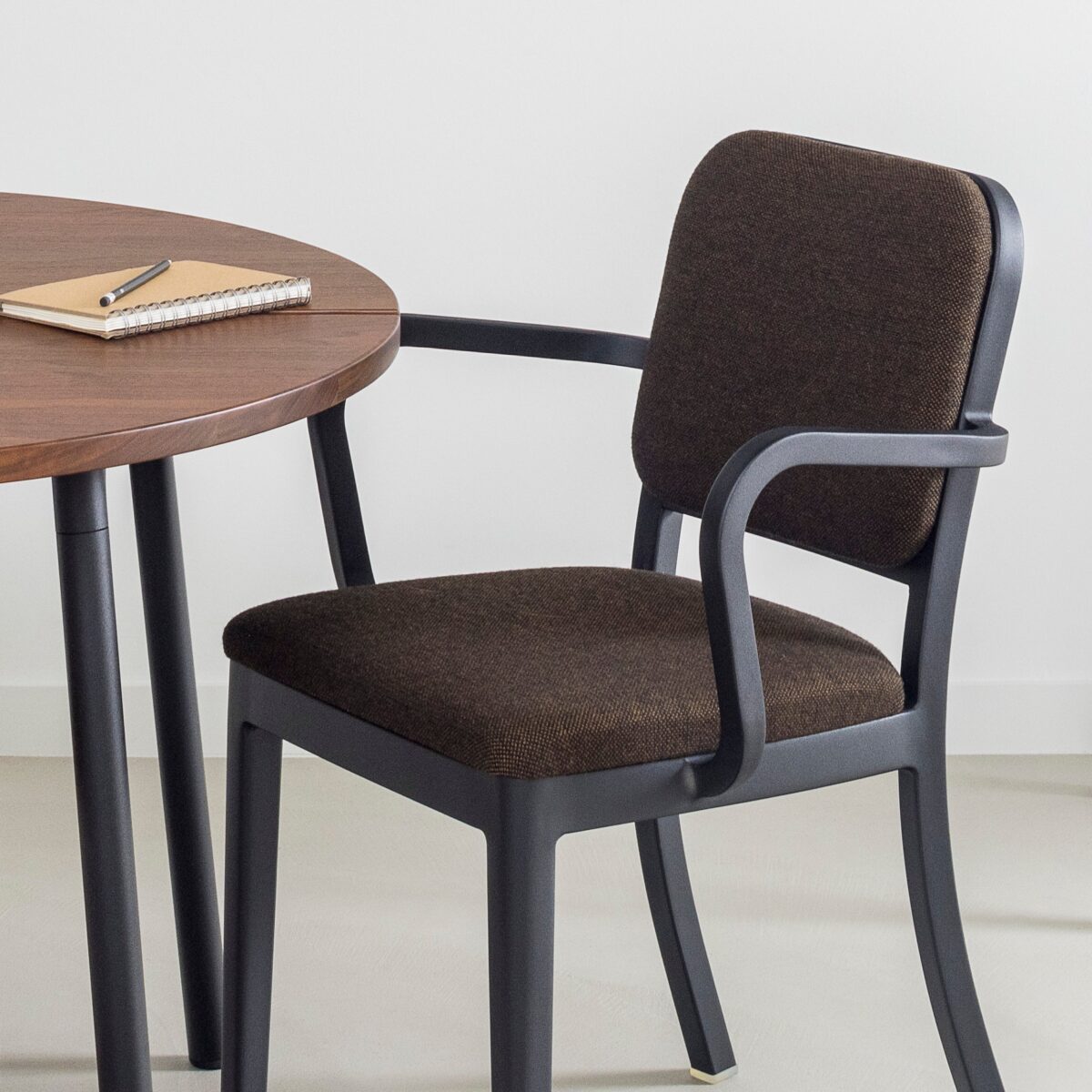 Modern Italian Navy Officer chair design by Jasper Morrison