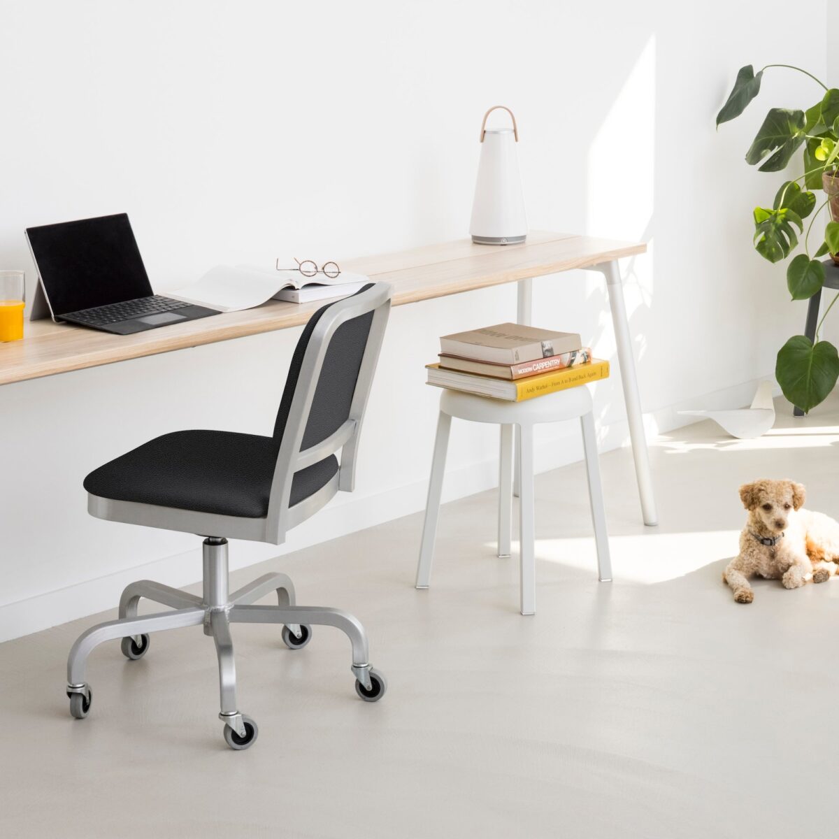Contemporary swivel chair in navy with a brushed aluminum frame, designed by Jasper Morrison for Emeco.