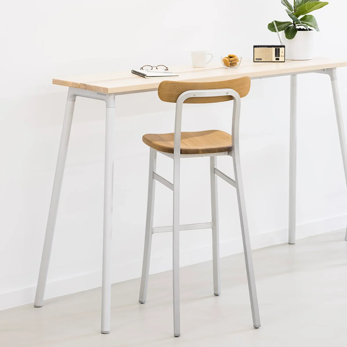 Emeco Run high table legs – sleek and sturdy for contemporary luxury interiors.