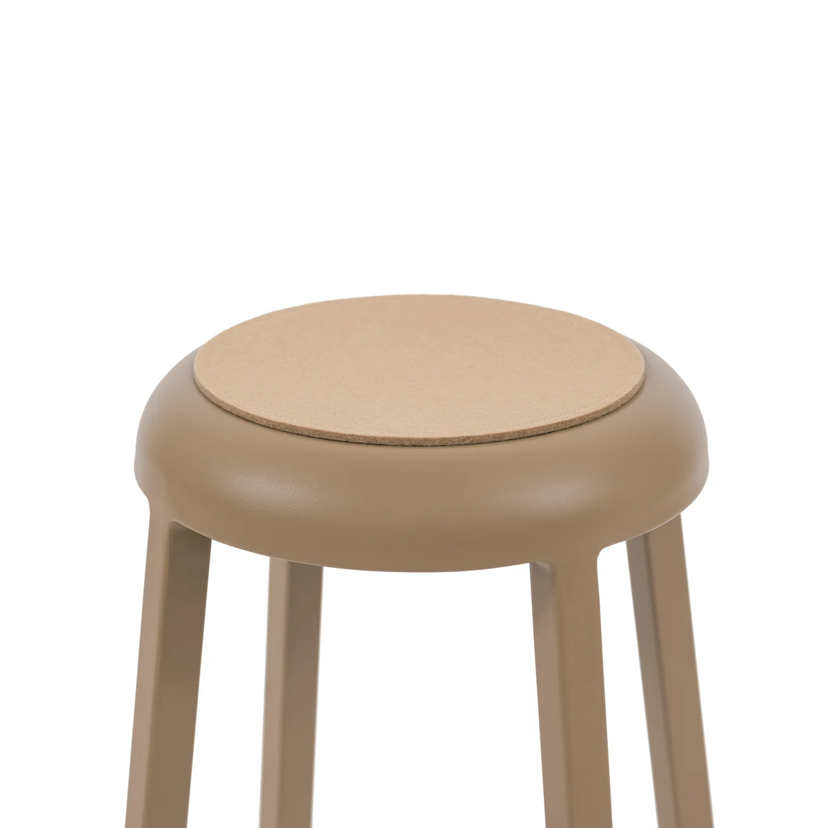 Eco-friendly seat pad for Emeco's Za stool, crafted from 100% merino wool felt or vegetable-tanned leather, available in various colors.