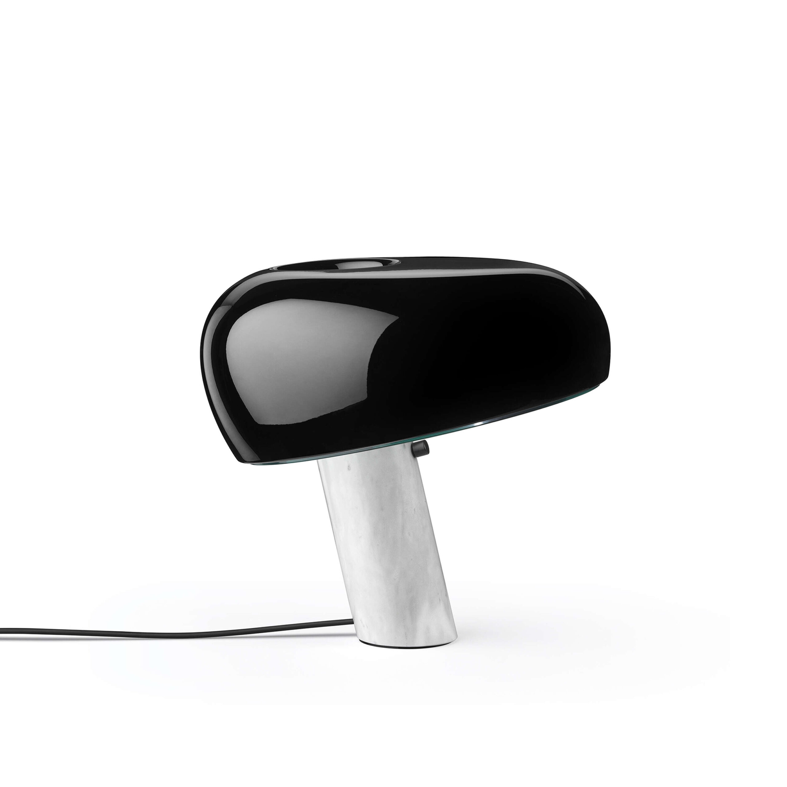 Snoopy by Flos, Snoopy Table Lamp by Flos in black enameled metal with thick glass diffuser, front view in a Royal Oak Michigan showroom