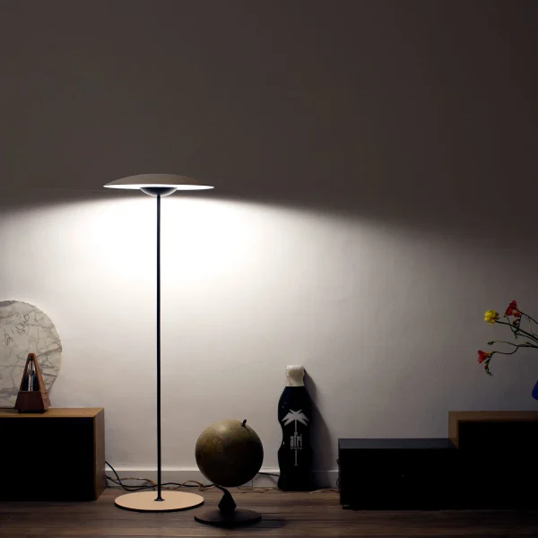 “Contemporary table lamp Ginger by Marset – sculptural wooden shade providing cozy illumination”