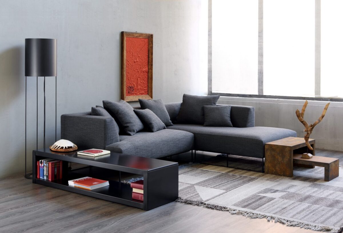 Low-profile steel rack with open shelving by Zeusnoto.