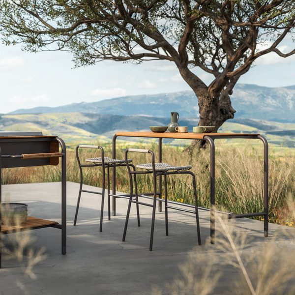 “Maestrale by Pianca modern Italian dining table – elegant sculptural base with sleek tabletop”