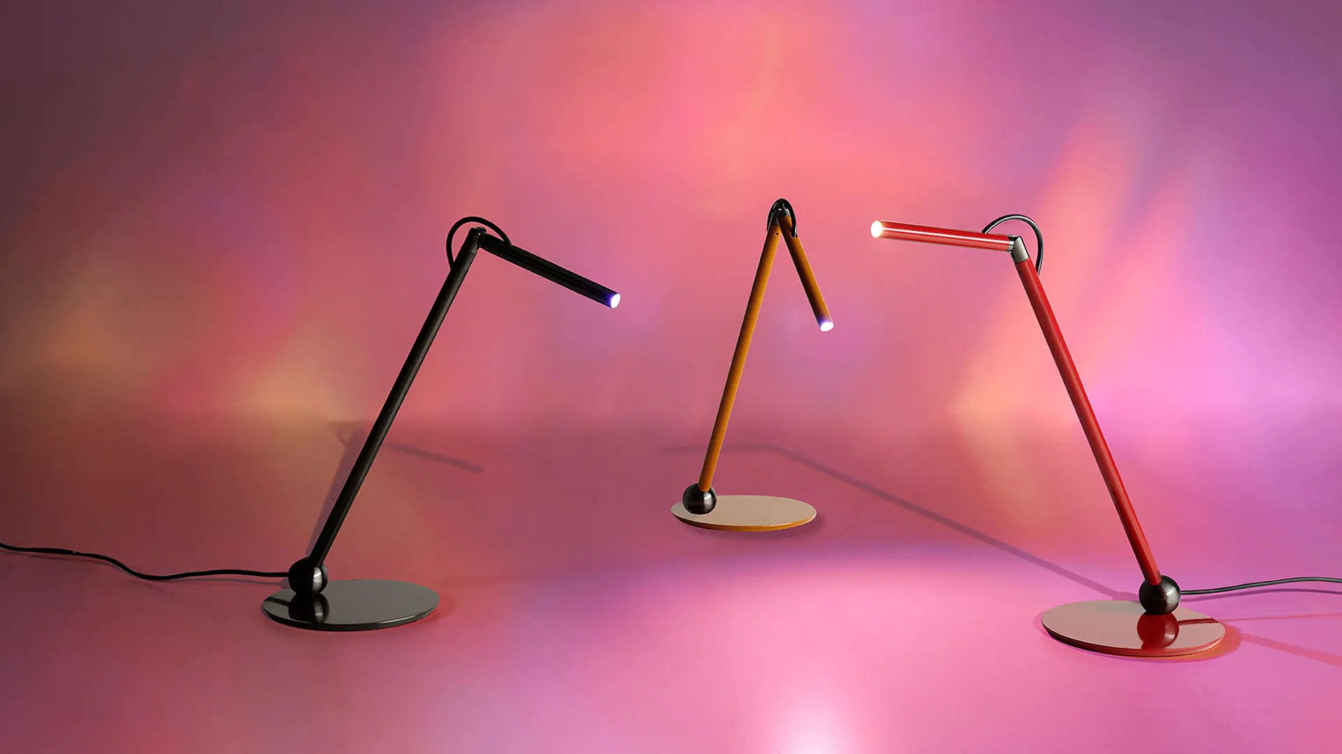 “Calamaio by Oluce stylish Italian lighting – compact desk lamp with smooth curves and refined craftsmanship”