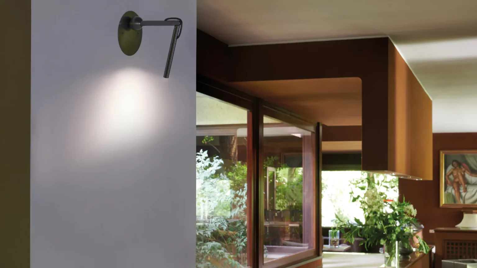 “Calamaio by Oluce stylish Italian lamp – refined geometric design featuring frosted glass and metallic frame”