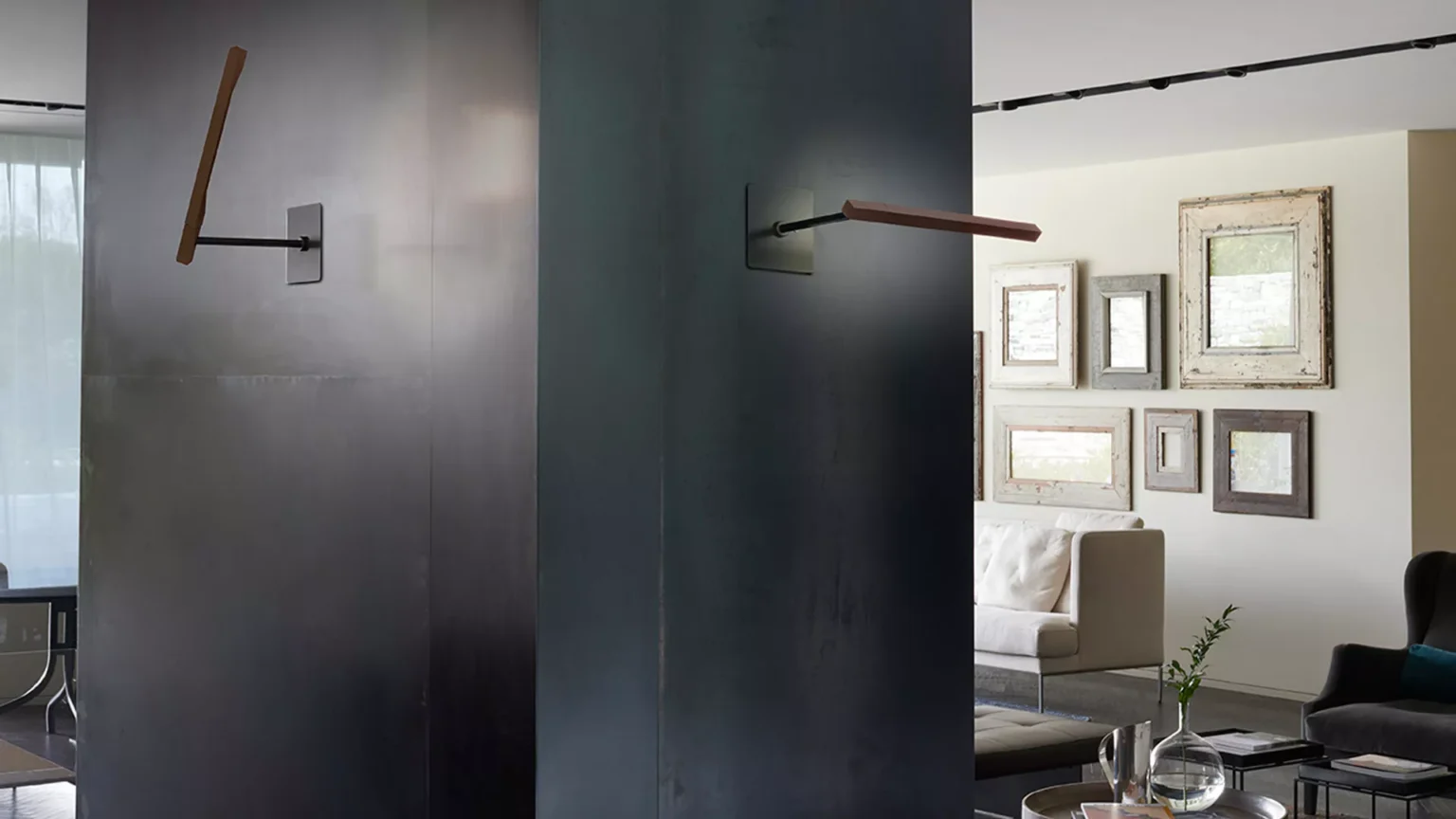 “Ilo by Oluce linear pendant lamp – stylish suspended fixture with refined geometry and soft ambient illumination”