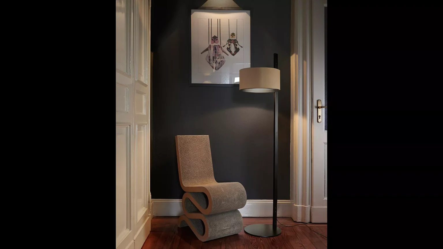 “Parallel by Oluce contemporary table lamp – elegant geometric design with warm finish and refined Italian style”