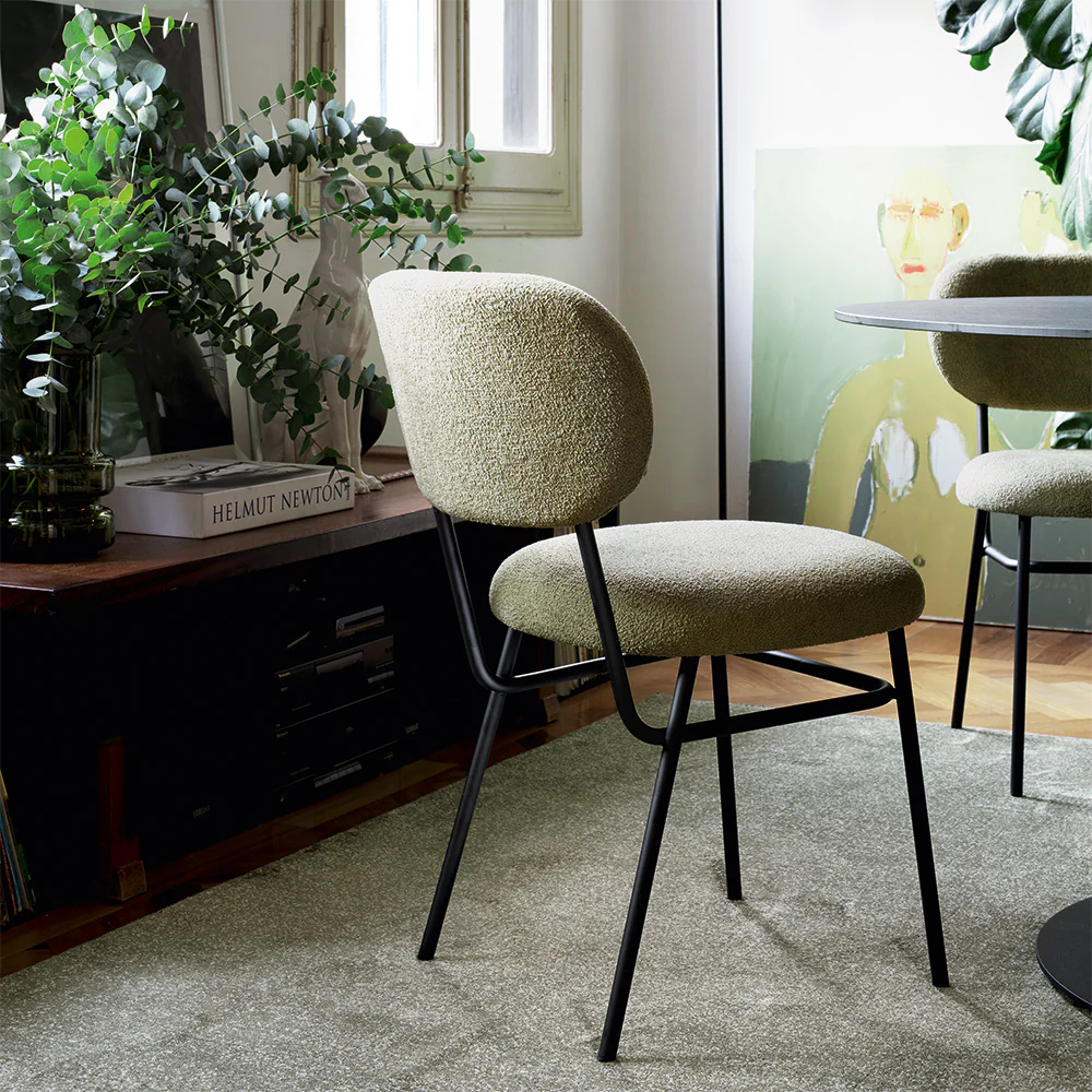 “Side view of PAD by Connubia – sleek metal frame chair with padded ergonomic design”