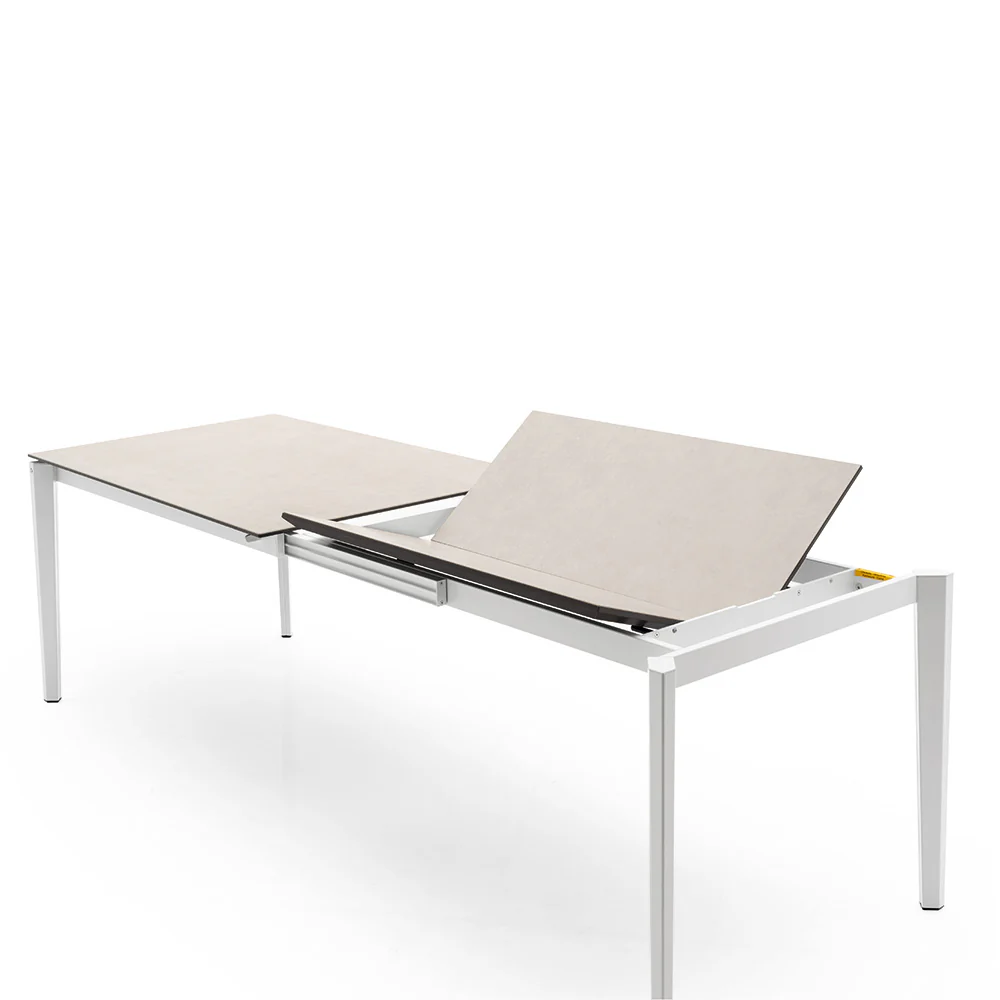“Detail view of PENTAGON FAST extendable table – innovative shape with functional extension mechanism and sturdy legs”