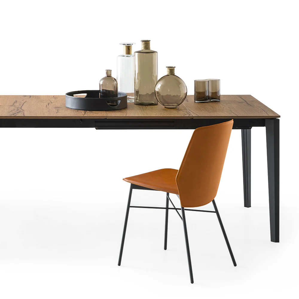 “Close-up of SIBILLA by Connubia – refined Italian craftsmanship with soft contours and minimalist silhouette”