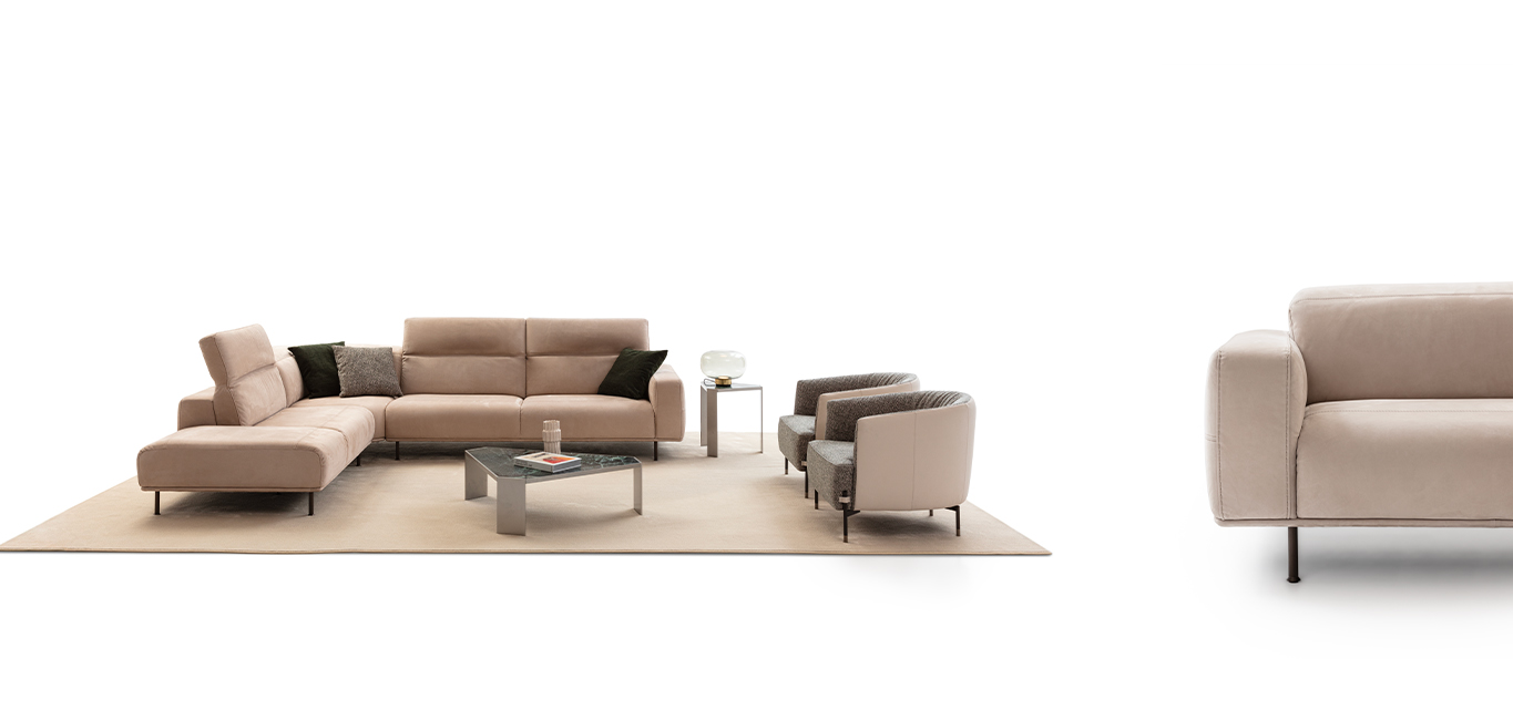 Wing Italian sofa with flared backrest by Nicoline