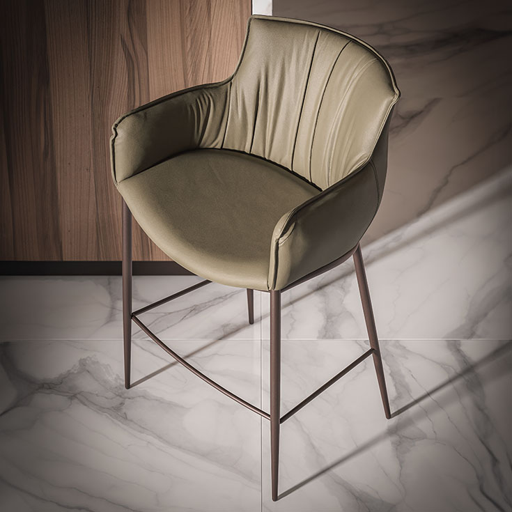 “RHONDA armchair by Cattelan Italia – luxurious Italian craftsmanship with sculptural form and premium comfort”
