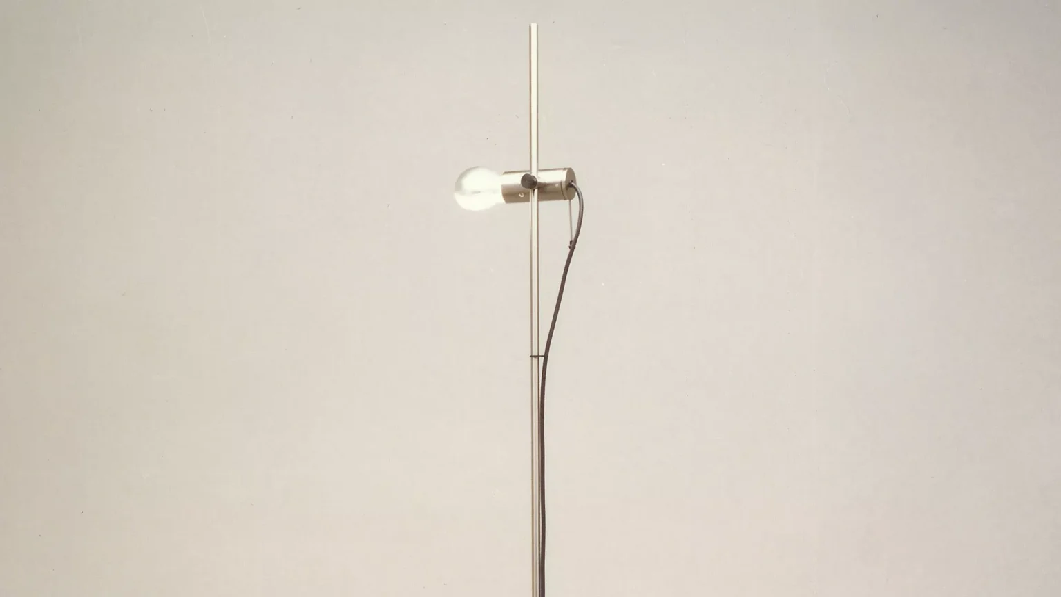 “Agnoli by Oluce modern Italian floor lamp – minimalist spotlight design with adjustable head and sleek chrome stem”