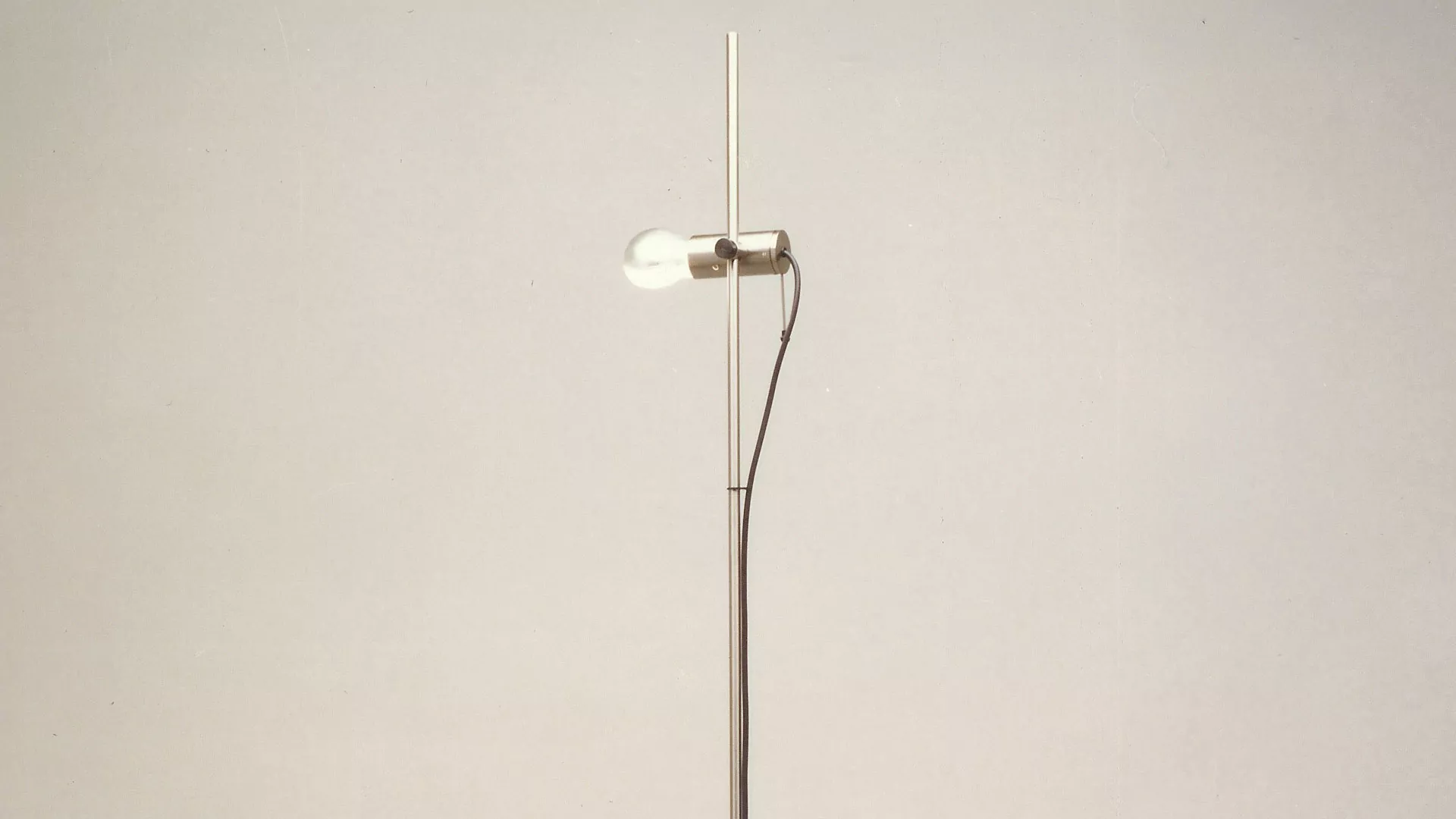 “Agnoli by Oluce modern Italian floor lamp – minimalist spotlight design with adjustable head and sleek chrome stem”