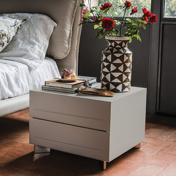“DYNO by Cattelan Italia – modern Italian coffee table with sculptural metal base and elegant wooden top”