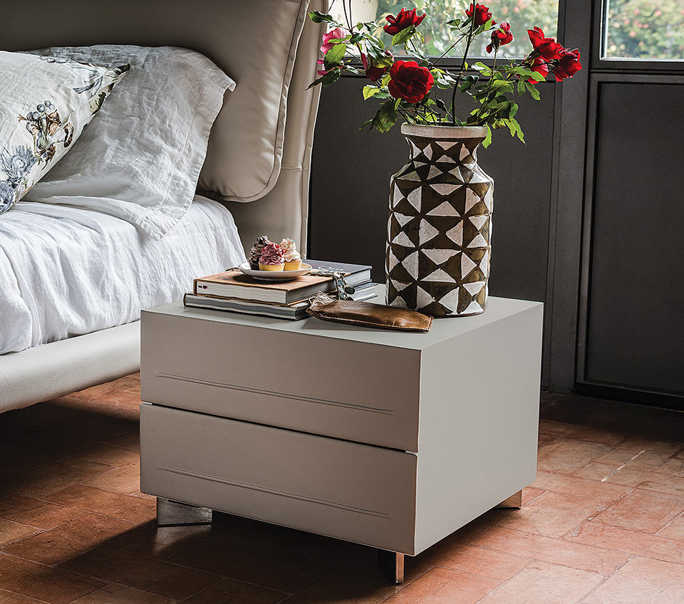 “DYNO by Cattelan Italia – modern Italian coffee table with sculptural metal base and elegant wooden top”