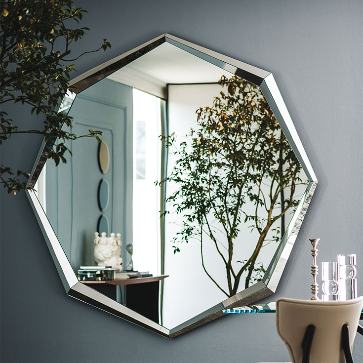 “Cattelan Italia EMERALD Magnum – large decorative mirror featuring faceted mirrored edges and bold geometric presence”