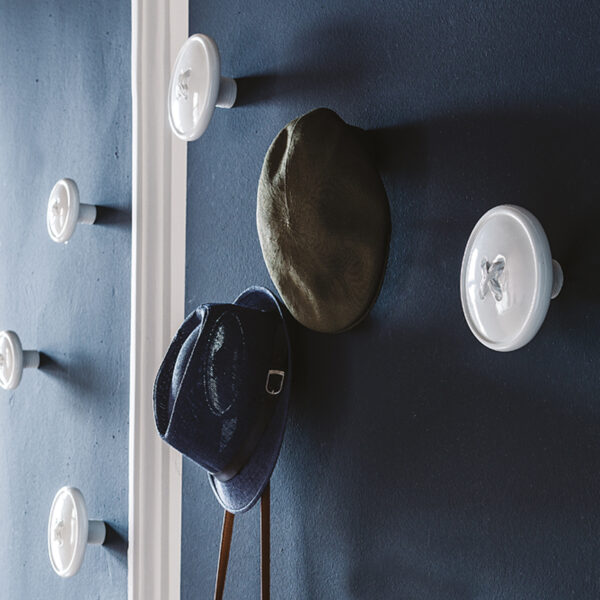 “BOTTONE by Cattelan Italia – modern Italian wall mirror with oversized button-inspired design and sculptural frame”