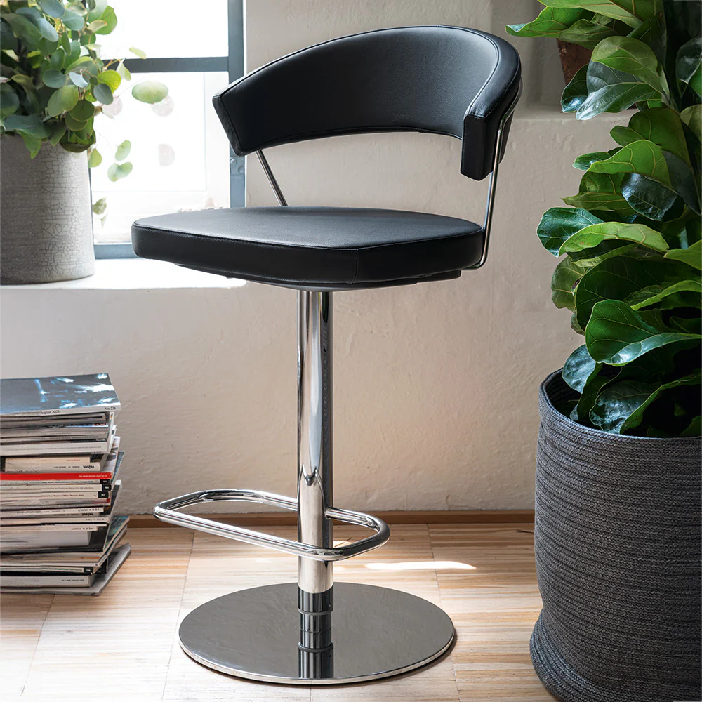 “NEW YORK by Connubia modern Italian chair – curved upholstered backrest with sleek metal frame and padded seat”
