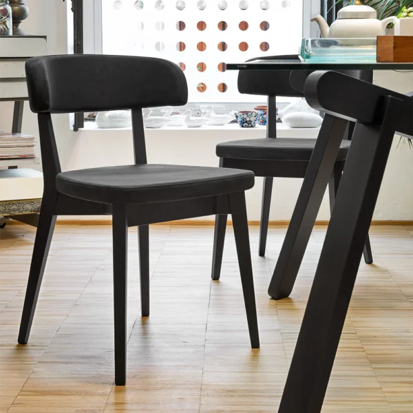 “Side view of SIREN chair by Connubia – elegant mid-century design with ergonomic shape and soft fabric”