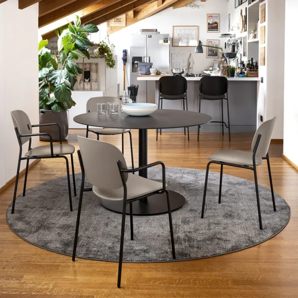 “YO! by Connubia modern Italian chair – stylish curved backrest with sleek metal legs and contemporary design”