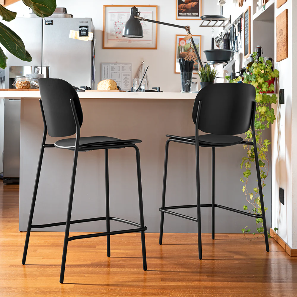 “YO! by Connubia modern Italian chair – polypropylene seat with rounded contours and slim metal legs”