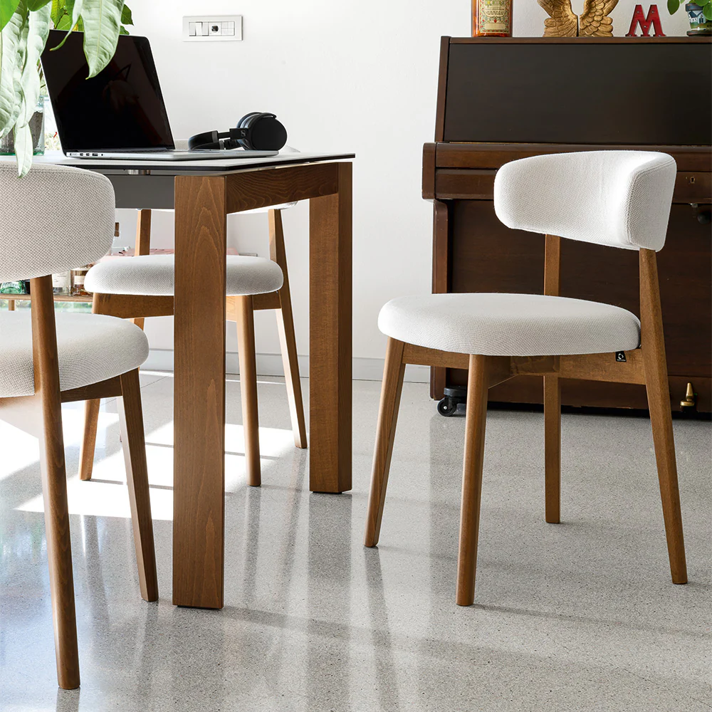 “TALKS by Connubia modern Italian chair – refined upholstered seat with curved backrest and slim metal legs”