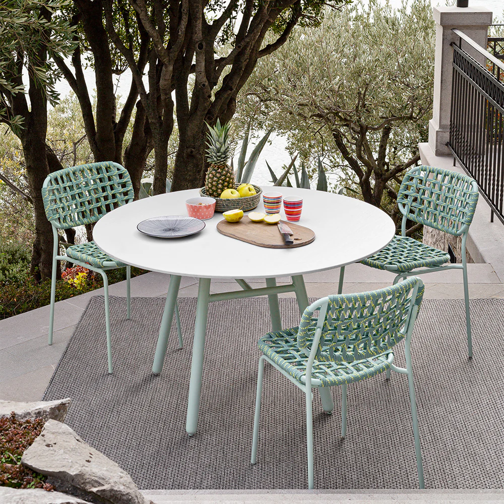 “YO! chair by Connubia – contemporary Italian dining chair with curved backrest and minimalist frame”