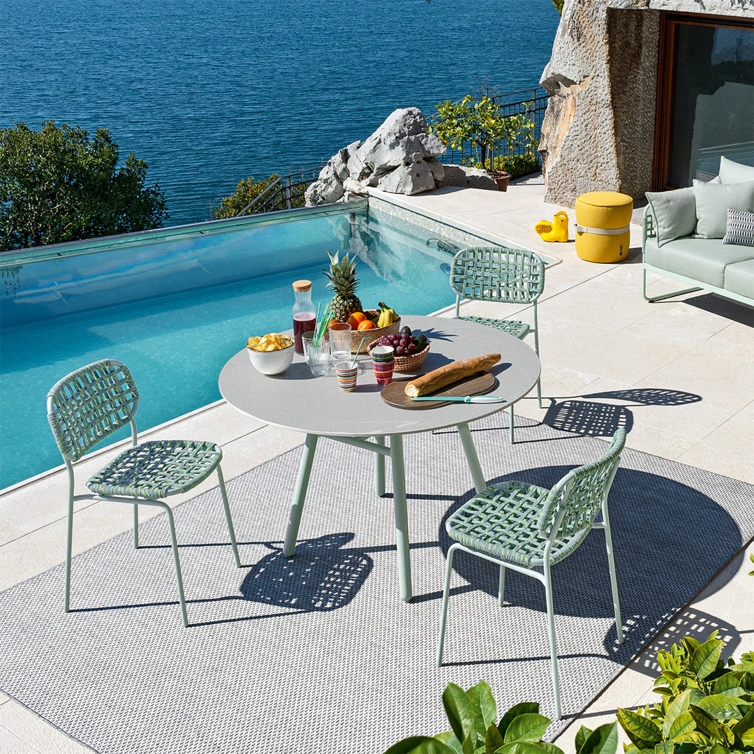 “YO! by Connubia side view – sleek ergonomic chair with minimalist design for modern interiors”