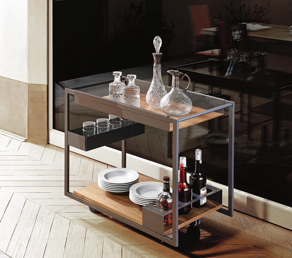 “MOJITO Wood by Cattelan Italia – modern Italian bar trolley with Canaletto walnut shelves and sleek metal frame”