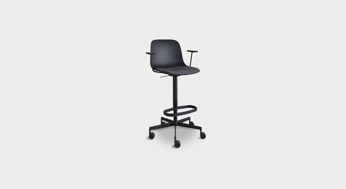 S329 by Lapalma with a sophisticated, minimalist structure