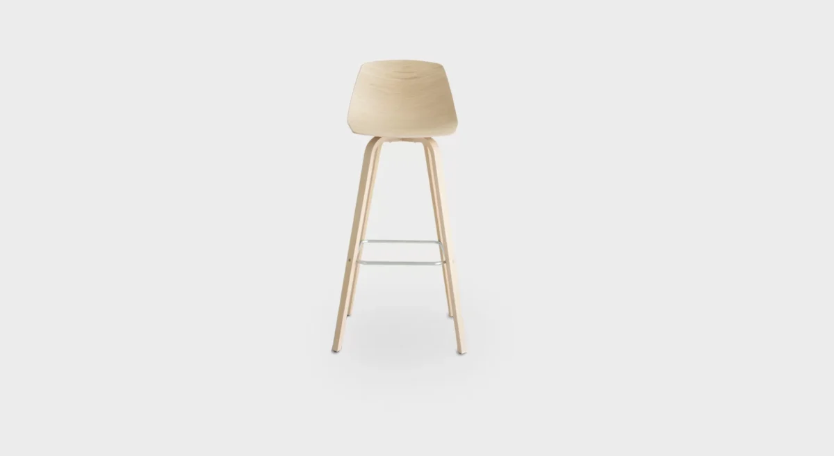 Lapalma Miunn S105 H75 bar stool with wooden legs in blanched oak or black open-pore finish, featuring a 3D-molded plywood shell seat, and matte chromed steel footrest.