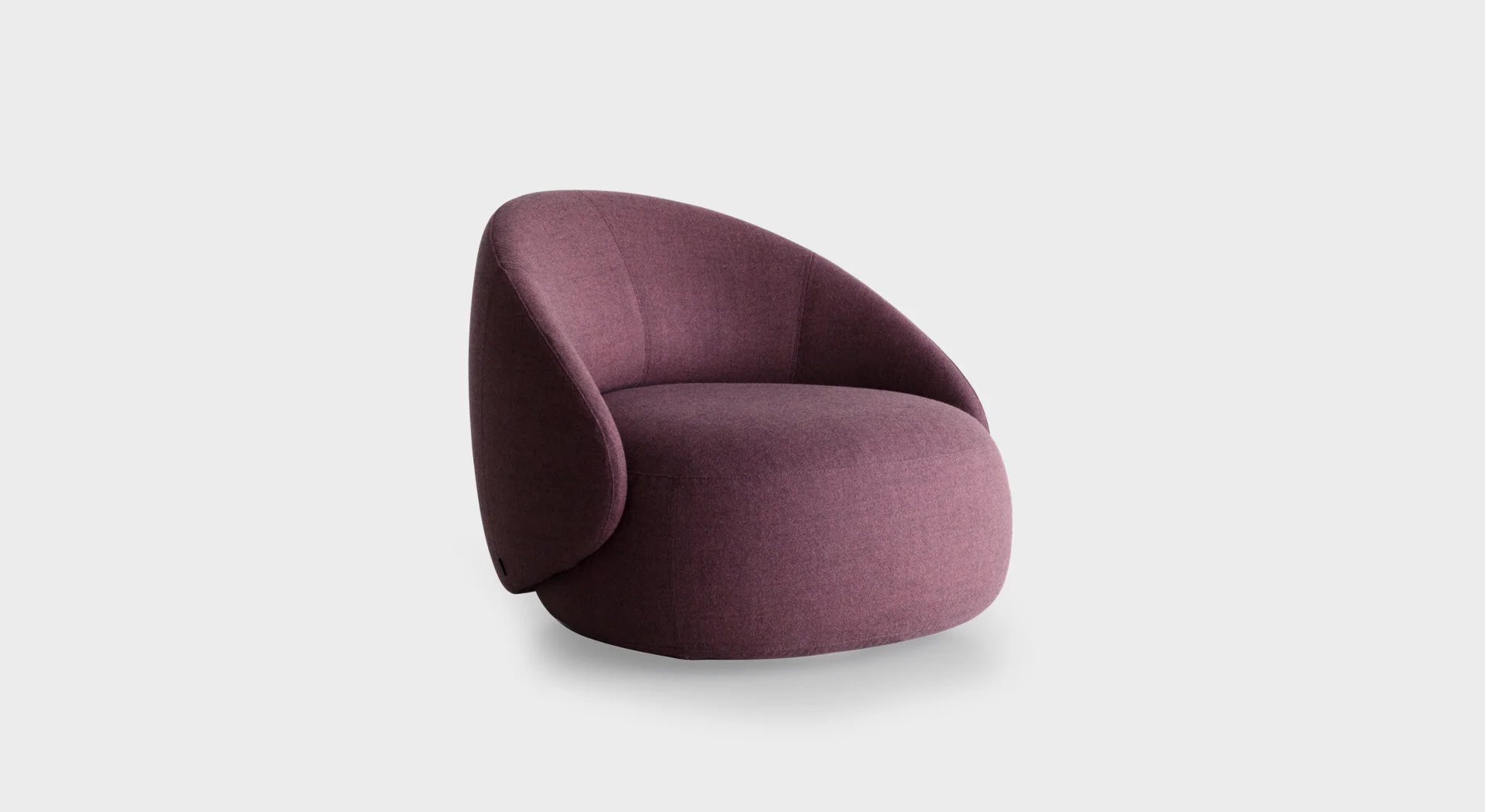 “Lapalma Club D08 armchair with soft pink upholstery and ergonomic backrest, featuring a swivel base and armrests, designed for modern lounge spaces.”