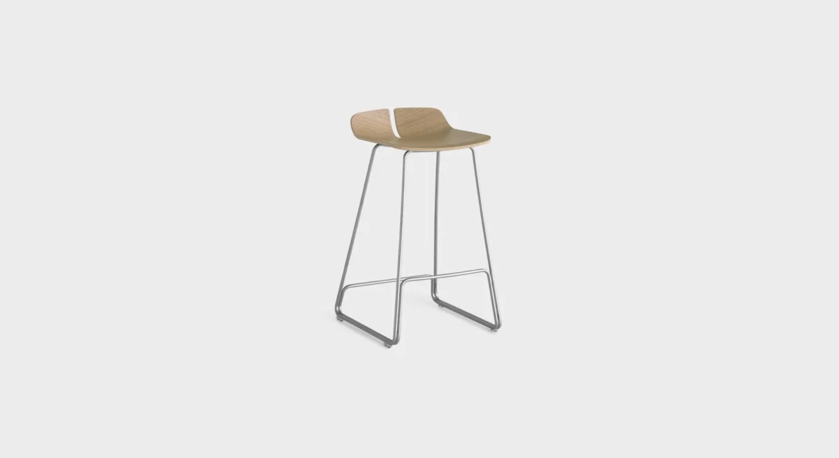 Lapalma Link S128 counter stool (H65) with molded plywood seat and powder-coated steel frame, designed by Hee Welling.