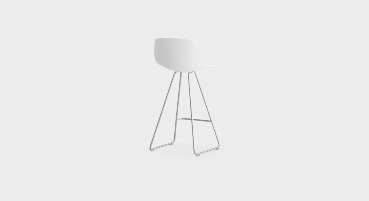 ES104 65 chair with curved backrest and slim legs
