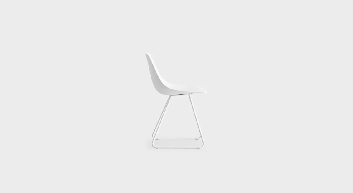 Lapalma Miunn ES160 outdoor chair with white Baydur® shell and white powder-coated steel sled base.