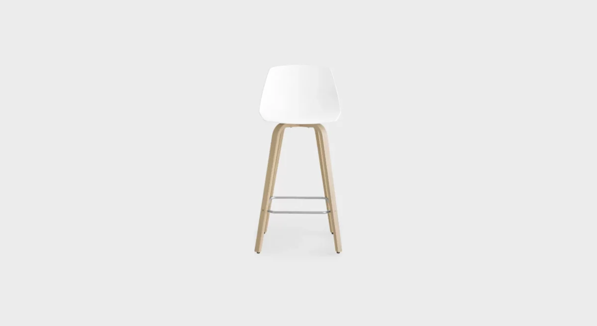 Lapalma Miunn S105 H65 counter stool with wooden legs in blanched oak or black open-pore finish, featuring a 3D-molded plywood shell seat, and matte chromed steel footrest.