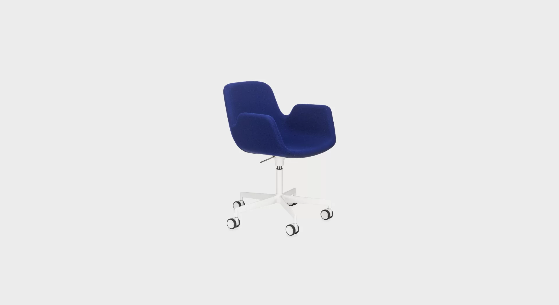 Lapalma Pass S135 height-adjustable lounge chair with 5-star swivel base, castors, and upholstered shell, designed by Hee Welling.