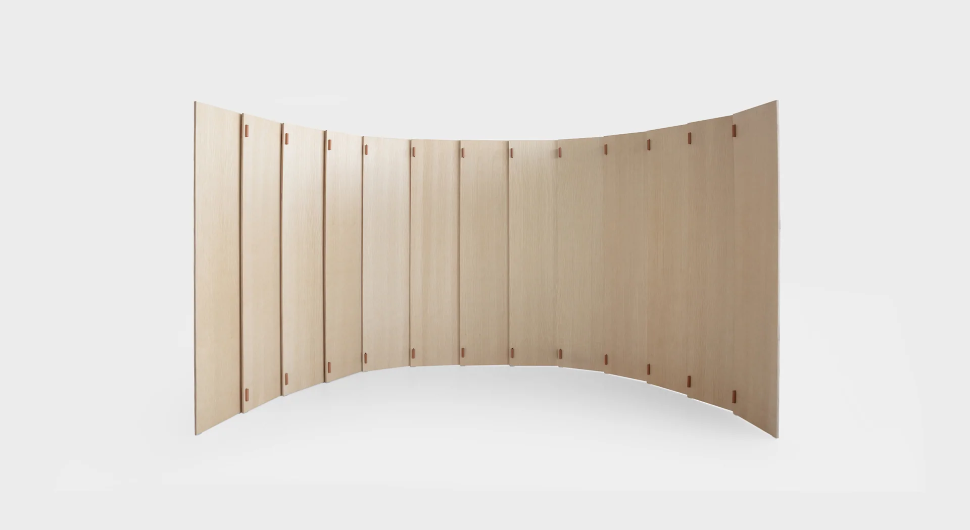 Lapalma WOD H140 modular wooden space divider with plywood panels, leather hinges, and wooden pins, designed by Raffaella Mangiarotti.