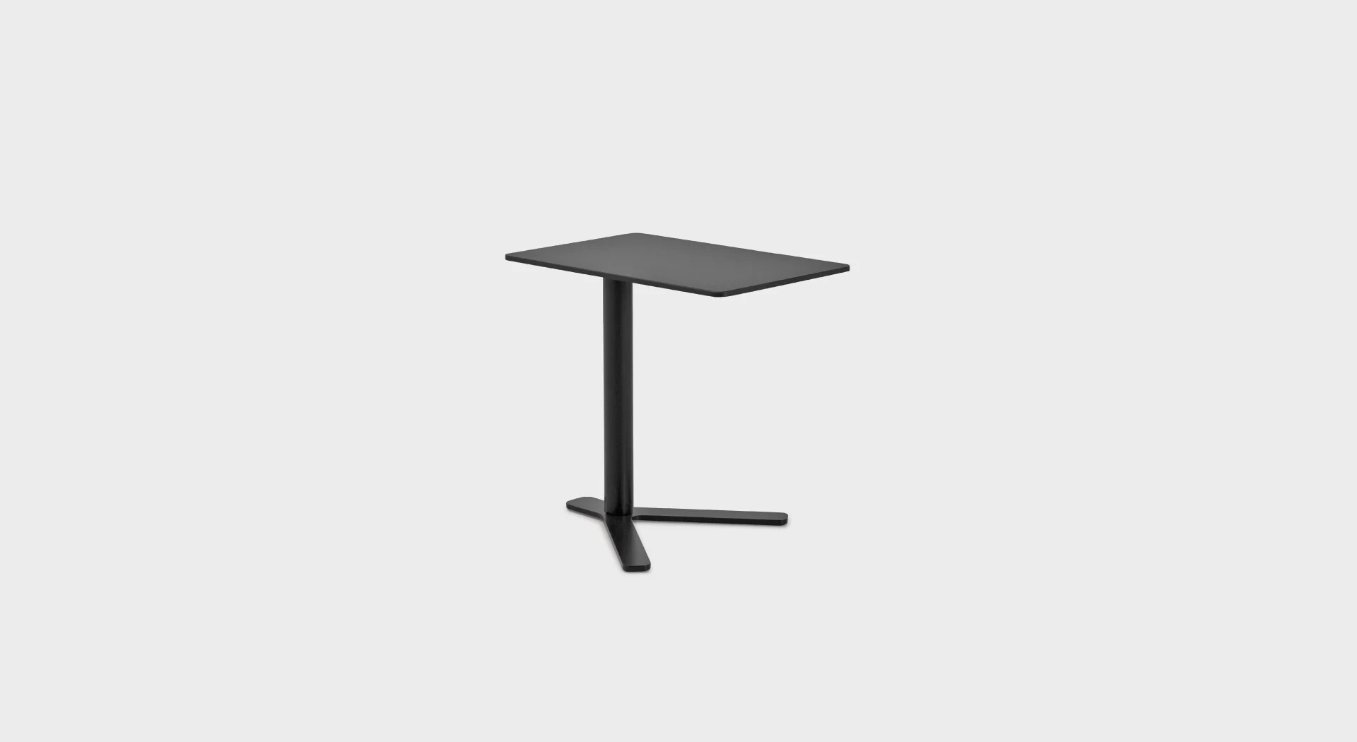 Modern ET80R side table by Lapalma with a minimalist round design, perfect for outdoor lounging areas.