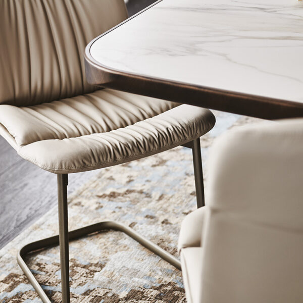 Modern KELLY Cantilever chair – sculptural Italian design with cushioned seat and cantilever steel structure