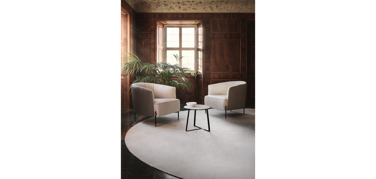 Diga Swivel armchair by Nicoline Italia featuring a 360° rotating base and elegant design, ideal for contemporary spaces in Birmingham, Michigan.