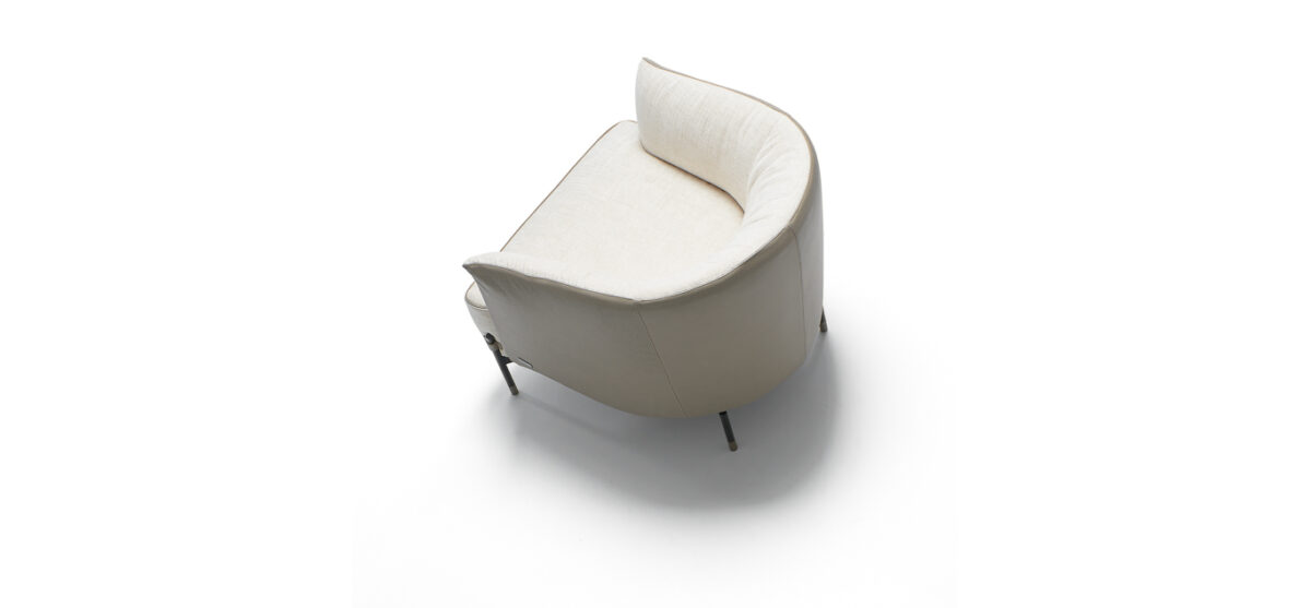 Diga Swivel armchair by Nicoline Italia featuring a 360° rotating base and elegant design, ideal for contemporary spaces in Birmingham, Michigan.