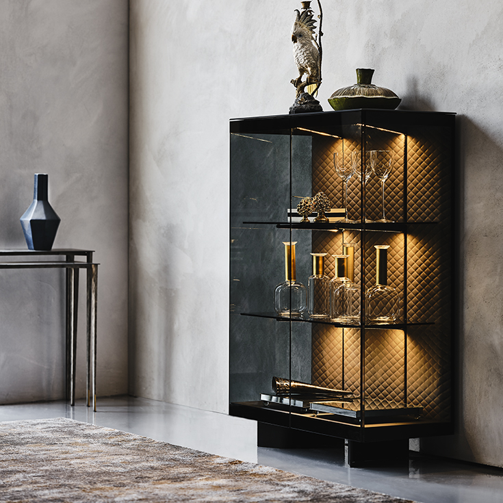 “BOUTIQUE Alta by Cattelan Italia – tall Italian display cabinet with glass doors, LED lighting, and elegant metal frame”