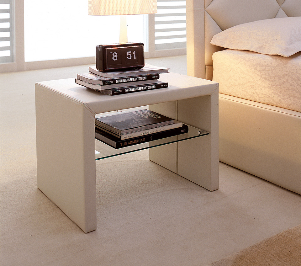 “DORIAN by Cattelan Italia – modern Italian wall mirror with vertical fluted design and sophisticated reflective surface”